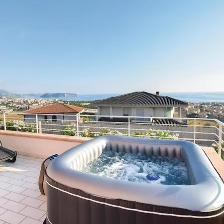 Semesterbostad Lovely In Tortora A Mare With Jacuzzi Praia a Mare
